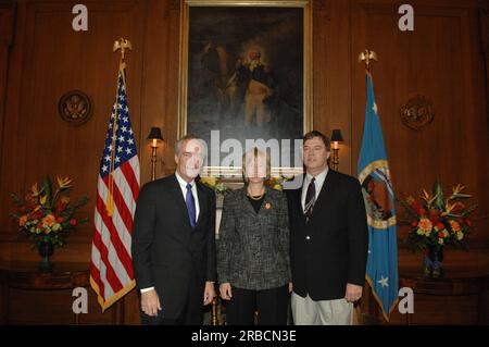 Secretary Dirk Kempthorne and aides receiving visit at Main Interior from former Interior Secretary Gale Norton and Norton's husband, John Hughes Stock Photo