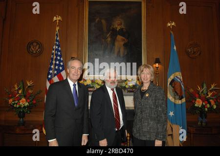 Secretary Dirk Kempthorne and aides receiving visit at Main Interior from former Interior Secretary Gale Norton and Norton's husband, John Hughes Stock Photo