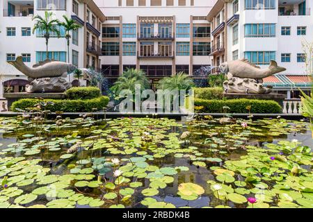 The lush green landscaping of Treetops Executive Residences, an apartment hotel on Orange Grove Rd, Singapore Stock Photo