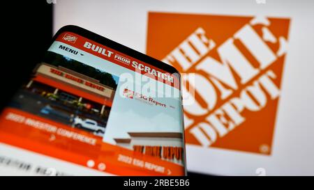 Smartphone with webpage of US retail company The Home Depot Inc. on screen in front of business logo. Focus on top-left of phone display. Stock Photo