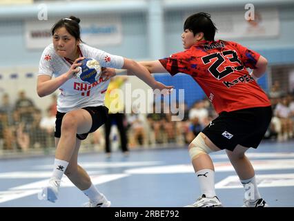 Hong Kong, China. 9th July, 2023. Liu Xuedan (L) of China competes during the gold medal match between China and South Korea at the 17th Asian Women's Junior Handball Championship in Hong Kong, China, July 9, 2023. Credit: Lo Ping Fai/Xinhua/Alamy Live News Stock Photo