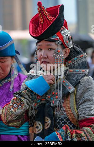 Mongolian woman in traditional costume, Hulun Buir Grassland, Manzhouli ...