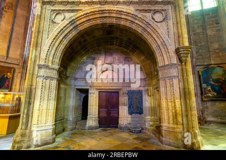 Inside, southern nave. The Cathédrale Notre-Dame  in town of Rodez. Department of Aveyron in the Occitanie region, France. Stock Photo