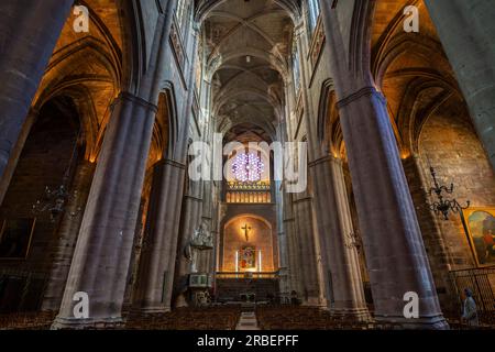 Central nave, of the Cathédrale Notre-Dame  in town of Rodez. Department of Aveyron in the Occitanie region, France. Stock Photo