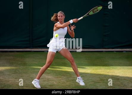 Hannah Klugman in action in the Girls singles on day seven of the 2023 Wimbledon Championships at the All England Lawn Tennis and Croquet Club in Wimbledon. Picture date: Sunday July 9, 2023. Stock Photo