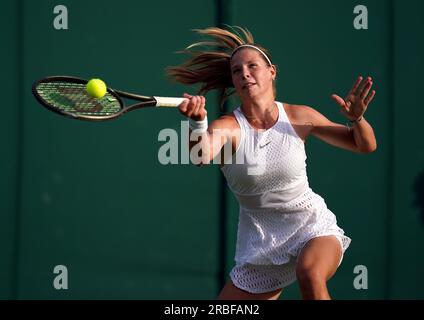 Hannah Klugman in action in the Girls singles on day seven of the 2023 Wimbledon Championships at the All England Lawn Tennis and Croquet Club in Wimbledon. Picture date: Sunday July 9, 2023. Stock Photo