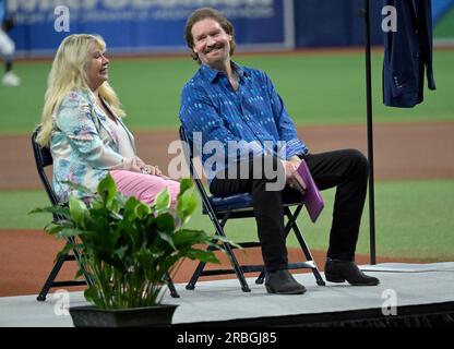 Tampa, United States. 09th July, 2023. MLB Hall of Famer Wade Bopgg (R) s sits with his wife Debbie Boggs during a pregame ceremony where he was inducted inbto the Tampa Bay Rays Hall of Fame before a baseball game with the Atlanta Braves at Tropicana Field in St. Petersburg, Florida on Sunday, July 9, 2023. Photo by Steve Nesius/UPI. Credit: UPI/Alamy Live News Stock Photo