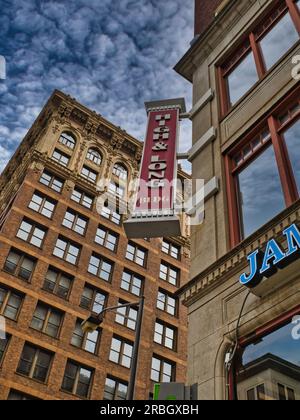 High & Long streets / Building in Columbus Ohio 2023 Stock Photo