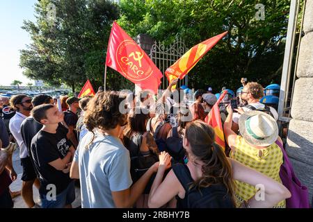 Marina di Pietrasanta, Italy. 09th July, 2023. clashes between police and demonstrators for Daniela Santanchè. Credit: Stefano Dalle Luche/Alamy Live News Stock Photo