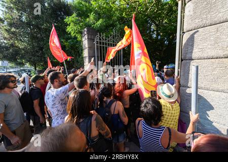 Marina di Pietrasanta, Italy. 09th July, 2023. clashes between police and demonstrators for Daniela Santanchè. Credit: Stefano Dalle Luche/Alamy Live News Stock Photo