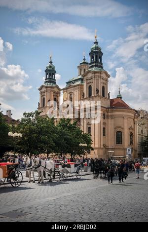 Horse-drawn carriages in front of St. Nicholas Church (Kostel sv. Mikuláše), Prague, Bohemia, Czech Republic, Europe, UNESCO World Heritage Site Stock Photo