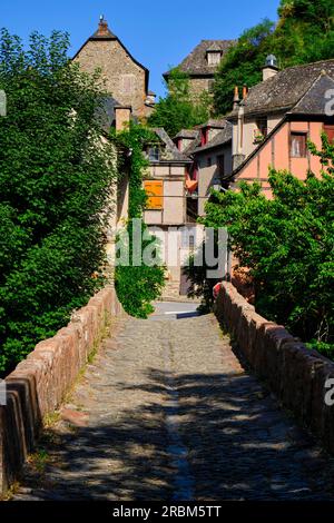 France, Aveyron (12), Conques, labeled Most Beautiful Villages of France, stage on the Way of Compostela, Roman bridge over the Dourdou called the pil Stock Photo