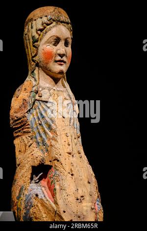 France, Aveyron (12), Rodez, Fenaille Museum, room of statues-menhirs, Virgin in Majesty known as Notre Dame du Pas, late 12th century Stock Photo