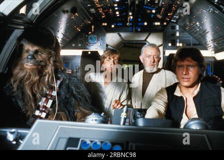 Star Wars  Star Wars Episode IV : A New Hope  Peter Mayhew, Mark Hamill, Alec Guinness & Harrison Ford Stock Photo