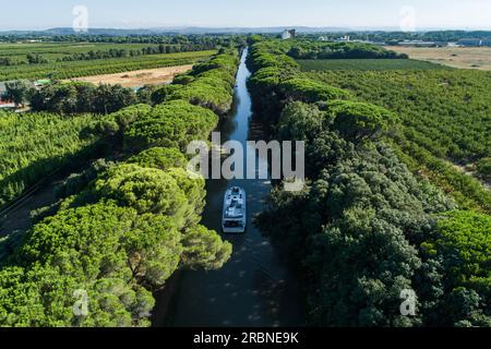 Aerial view of a Le Boat Horizon 5 houseboat on the Canal du Midi, Sallèles-d'Aude, Aude, France, Europe Stock Photo