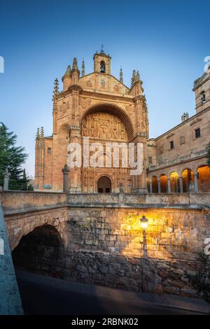 Illuminated San Esteban Convent at sunset - Salamanca, Spain Stock Photo