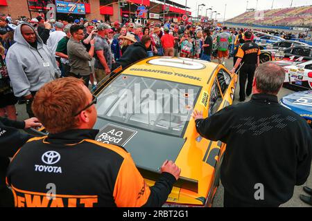 Fontana, CA, Mar 22, 2015: The DeWalt crew push their Toyota Camry to the grid before the start of the Auto Club 400 at Auto Club Speedway in Stock Photo