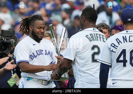 Former Seattle Mariner Ken Griffey Jr. reviews his photos as he