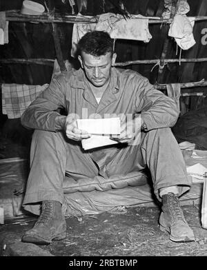Enogai Inlet, New Georgia Islands, September, 1943. Col. Harry Liversedge,  Commanding Officer of the Marine Raiders, reads his first letter from home since he went into action. Regarded as one of the greatest combat leaders in Marine Corps history, in 1945 he led his Combat Team 28 to the top of Mount Suribachi on Iwo Jima, an event made famous by Joe Rosenthal's iconic image of the flag being raised by five Marines and a Navy medic. Stock Photo