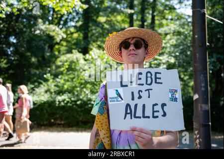 08.07.2023, Berlin, Germany, Europe - Portrait of a participant of Techno music fans and revellers at the 'Rave the Planet' parade, former Loveparade. Stock Photo