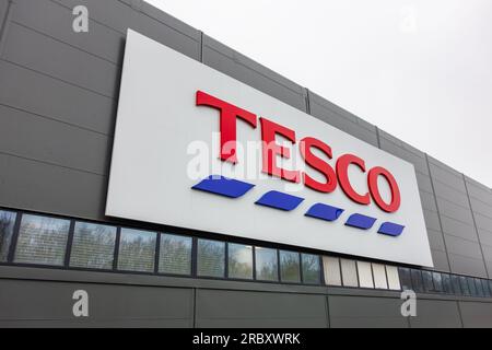 HAVIROV, CZECH REPUBLIC - MARCH 3, 2023: Large banner of Tesco hypermarket and its grey store Stock Photo