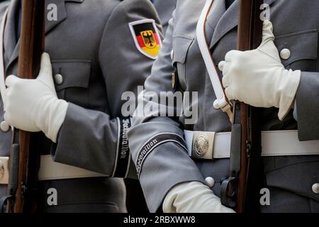Berlin, Deutschland. 10th July, 2023. Soldiers of the Bundeswehr Guard Battalion, pictured during the welcome of Anthony Albanese, Prime Minister of Australia, in the Chancellery in Berlin, July 10, 2023. Credit: dpa/Alamy Live News Stock Photo