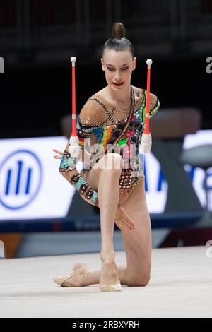 Darja VARFOLOMEEV wins the singles all-around, Darja VARFOLOMEEV, TSV Schmiden, action with the clubs, gymnastics, rhythmic gymnastics, singles all-around, on July 6th, 2023 in Duesseldorf/Germany. The finals 2023 Rhine-Ruhr from 06.07 - 09.07.2023 Stock Photo