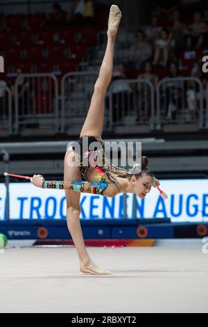 Darja VARFOLOMEEV wins the singles all-around, Darja VARFOLOMEEV, TSV Schmiden, action with the clubs, gymnastics, rhythmic gymnastics, singles all-around, on July 6th, 2023 in Duesseldorf/Germany. The finals 2023 Rhine-Ruhr from 06.07 - 09.07.2023 Stock Photo