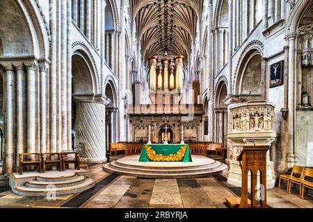 Norwich Cathedral anve, pulpit, altar and organ Stock Photo