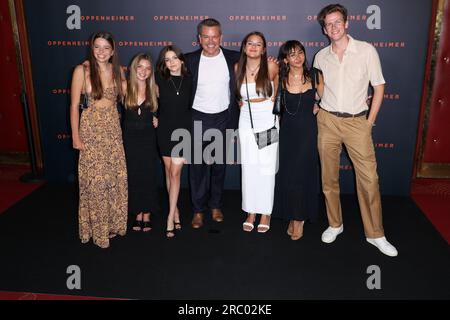 Matt Damon, Alexia Damon, Isabella Damon, Gia Damon and Stella Damon ...