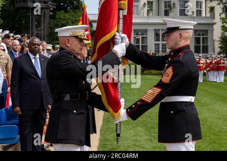 Washington, United States Of America. 10th July, 2023. Washington, United States of America. 10 July, 2023. U.S. Sergeant Major of the Marine Corps Troy Black, right, passes the colors to Commandant of the Marine Corps Gen. David H. Berger during a relinquishment of command ceremony on his retirement at Marine Corps Barrack, July 10, 2023 in Washington, DC U.S Secretary of Defense Lloyd Austin, left, watches the handover. Credit: MC1 Alexander Kubitza/DOD/Alamy Live News Stock Photo