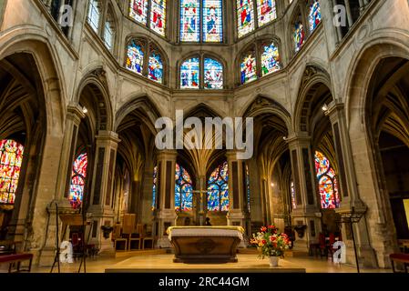 The choir and the altar, Church of Saint-Séverin, a Roman Catholic church in Latin Quarter built in the Flamboyant Gothic style., Paris, France Stock Photo
