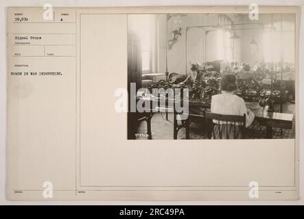 Womens clothing during world war one hi-res stock photography and images -  Alamy