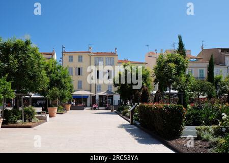 Buildings and memorial garden in Place des martyrs de la resistance, Antibes, Cote d'Azur, France Stock Photo