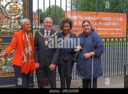 Cllr Steve Wright attends opening of the campaign to end honour based abuse, 20 years after death of Shafilea Ahmed in Warrington, Cheshire 2003 Stock Photo