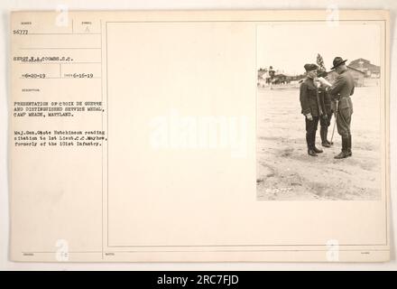 Presentation of Croix de Guerre and Distinguished Service Medal at Camp Meade, Maryland. Lieutenant C.C. Mayhew, previously of the 101st Infantry, receiving the award. Major General Grote Hutchinson reading the citation. Stock Photo