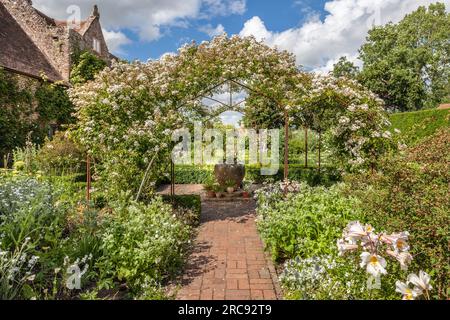 geography / travel, Great Britain, Kent, Cranbrook, The White garden, Sissinghurst Castle garden, ADDITIONAL-RIGHTS-CLEARANCE-INFO-NOT-AVAILABLE Stock Photo