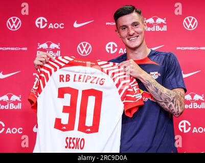 RB Leipzig SESKO 30番 ユニフォームMサイズ RB Leipzig SESKO 30番 ユニフォームMサイズ ウェア