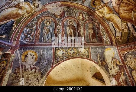 Innenansicht des herrlichen Freskos in Dunkle Kirche , Karanlık Kilise im Göreme open air museum, Kappadokien, Anatolien, Tuerkei    |interior view of Stock Photo