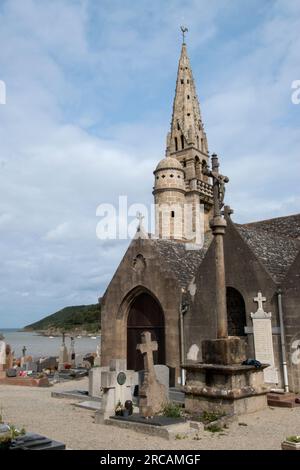 The maritime cemetery at the  Church in Saint-Michel-en-Grève. The church is dedicated to St Michel the Archangel and over looks the huge wide beach where during World War II Operation Author took place on 10-11 August 1944. British and American troops landed with fuel and ammunition for General Patton's Task Force, who was responsible for liberating Brest from the German occupying army.  Saint Michel en Greve, Cotes-d'Armor, Brittany, France. 10th July 2023. 2020s HOMER SYKES Stock Photo