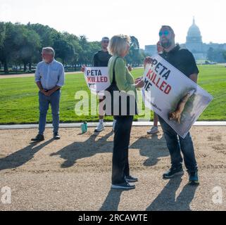 WDC EMT assist a man who suffers from heat stroke in Washington DC Stock Photo