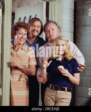 Jean Stapleton, Rob Reiner, Carrol O'Connor, Sally Struthers, "All in the  Family", circa (1971). Photo credit: CBS Stock Photo - Alamy