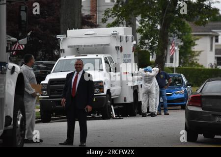 United States. 14th July, 2023. Numerous investigators at the crime scene. Crime scene investigators on scene as a suspect is arrested in Gilgo Beach serial killings In Massapequa Park, Long Island, New York on July 14, 2023. Massive police presence on First Avenue and Michigan Avenue as police apprehend the suspect involved in the Gilgo Beach serial killings. (Photo by Kyle Mazza/SOPA Images/Sipa USA) Credit: Sipa USA/Alamy Live News Stock Photo