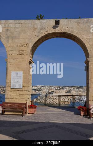 View across the Grand Harbour from Upper Barrakka Gardens to Birgu and Senglea in Malta Stock Photo
