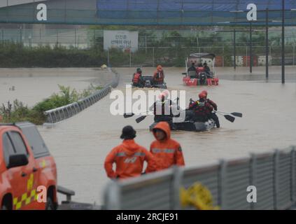 (230715) -- SEOUL, July 15, 2023 (Xinhua) -- Police officers and firefighters conduct search and rescue work in Cheongju of North Chungcheong Province, South Korea, July 15, 2023. Heavy rains in South Korea had left at least seven people dead, three missing and seven others injured, Yonhap news agency said Saturday citing relevant authorities. (NEWSIS via Xinhua) Stock Photo