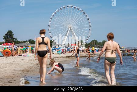 15 July 2023, Schleswig-Holstein, Grömitz: Holidaymakers enjoy the summer on the Baltic Sea beach in Grömitz. Photo: Markus Scholz/dpa Stock Photo