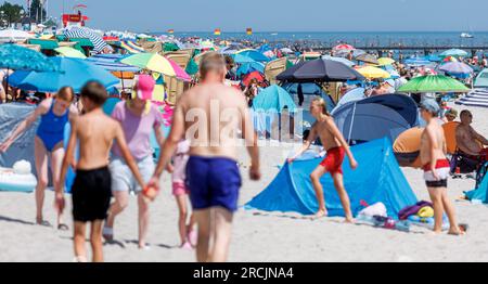 15 July 2023, Schleswig-Holstein, Grömitz: Holidaymakers enjoy the summer on the Baltic Sea beach in Grömitz. Photo: Markus Scholz/dpa Stock Photo