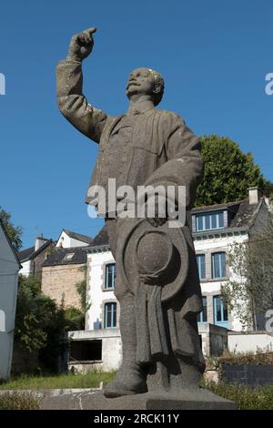 Theodore Botrel statue Pont Aven, Brittany, France 6th July 2023. Jean-Baptiste-Théodore-Marie Botrel (14 September 1868 – 28 July 1925) was a French singer-songwriter, poet and playwright. He is best known for his popular songs about his native Brittany, of which the most famous is La Paimpolaise. 2020s HOMER SYKES Stock Photo