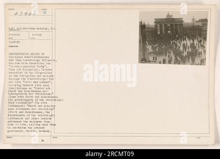 Photograph of a demonstration staged by the Spartakus Bund-Liebknechts and Rosa Luxembourgs followers, now known as the 'German Communist Party' during World War One. The parade took place in the Siegesallee, Tiergarten, and marched through the Brandenburger Tor and 'Unter der Linden'. Demonstrators carried banners with various inscriptions criticizing the government and calling for revolution. Leaders, including Liebknecht, addressed the crowd and urged them to overthrow the present government. The demonstration took place in Berlin, Germany. Stock Photo