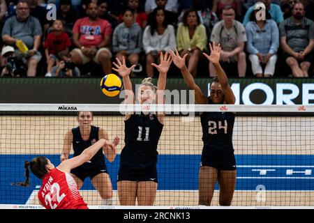 Arlington, USA. 15th July, 2023. Drews Andrea (C) and Ogbogu Chiaka (R) of the United Stateds block during the semifinal match between T¨¹rkiye and the United States at the Women's Volleyball Nations League in Arlington, the United States, July 15, 2023. Credit: Chen Chen/Xinhua/Alamy Live News Stock Photo